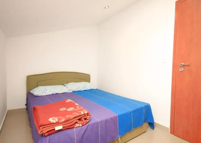 With A Parking Space - 7891 شقة *