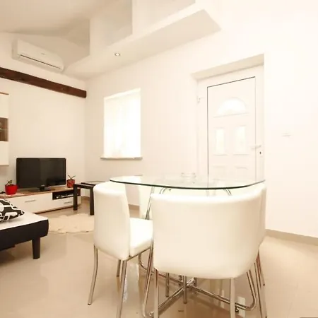 With A Parking Space - 7891 Daire *