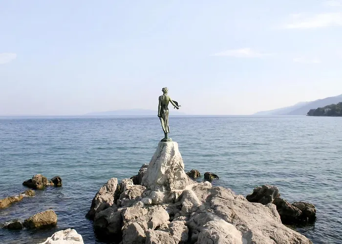 With A Parking Space - 7891 Daire Opatija