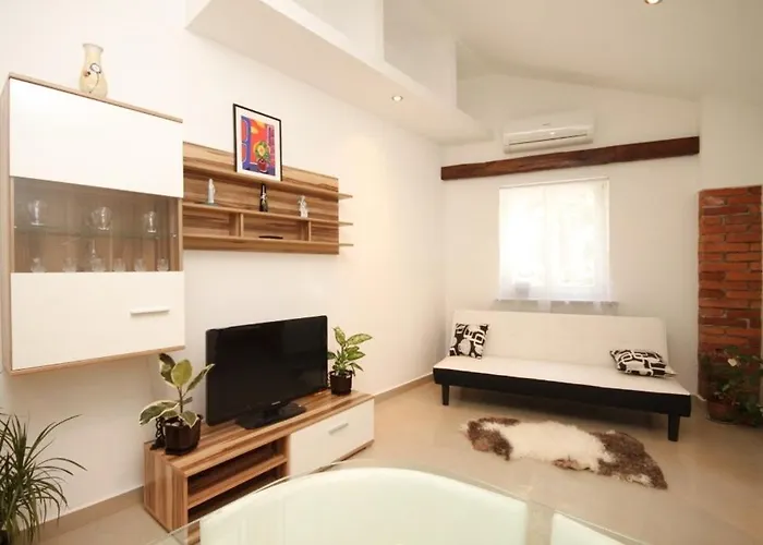 With A Parking Space - 7891