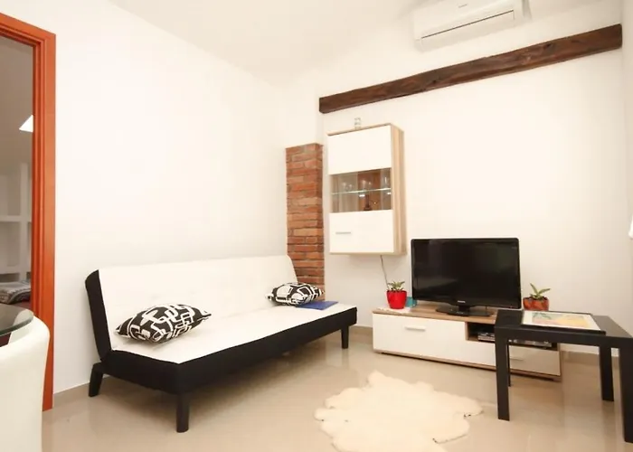 With A Parking Space - 7891 *